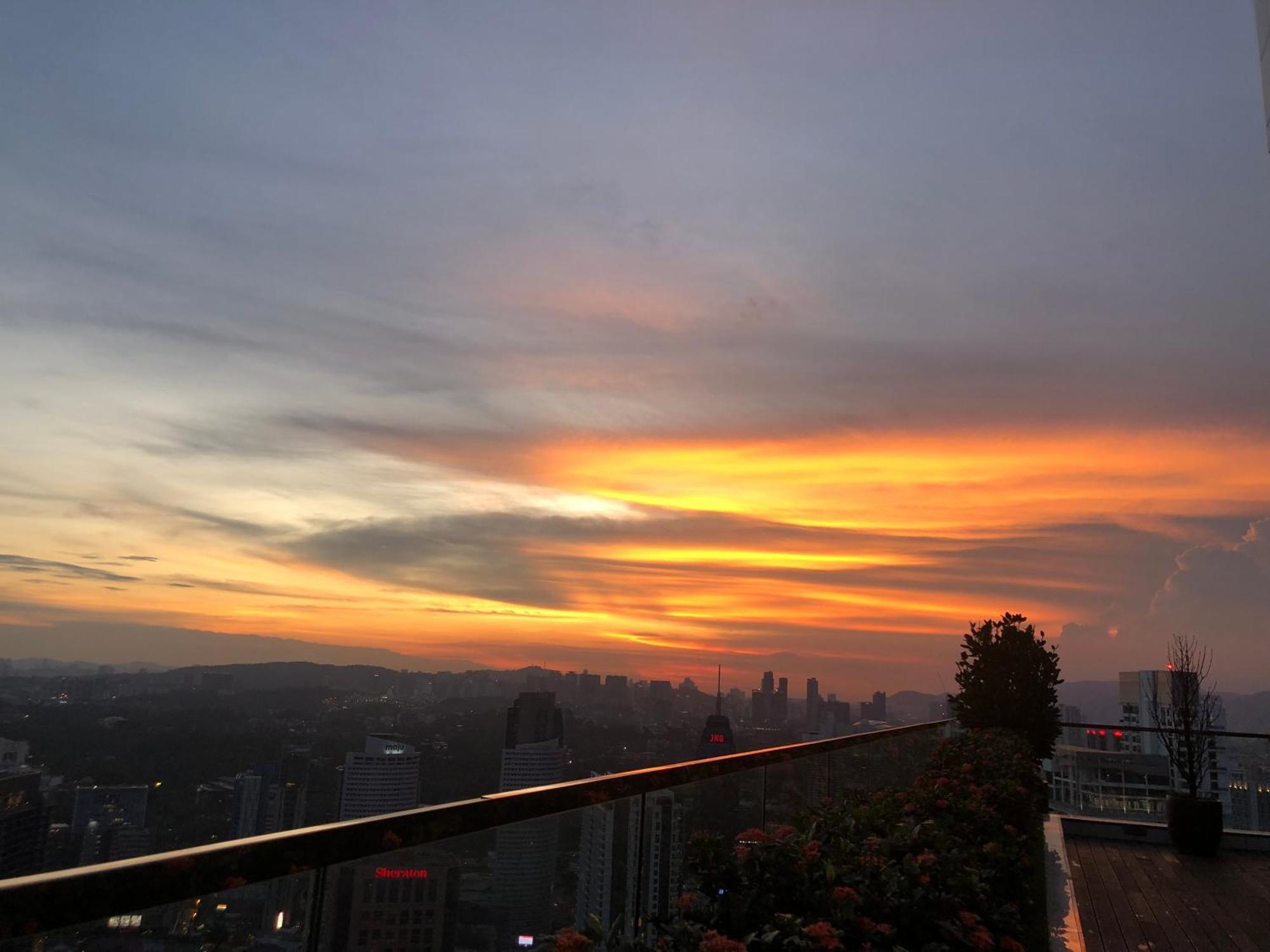 Platinum Klcc Pool View Apartment Kuala Lumpur Exterior photo